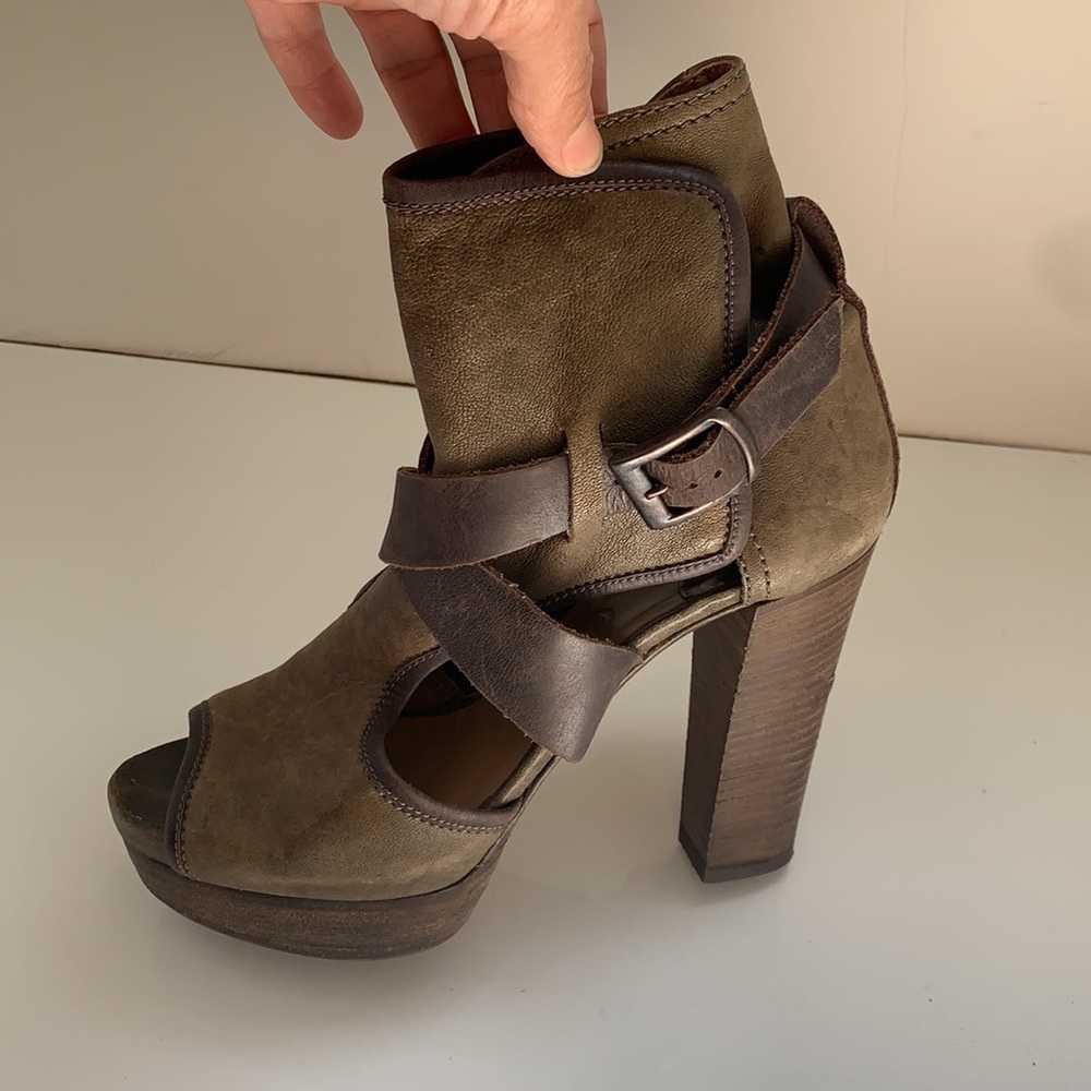 Chloe leather heels Size 36